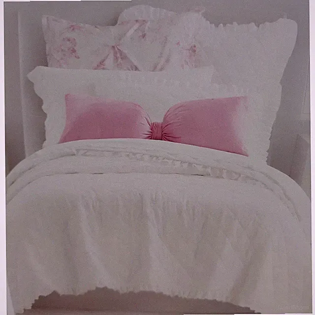 Armoire Collection Whtie Coquette Quilt Twin/XL Twin BRAND NEW
