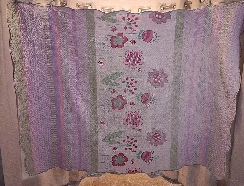 MarCielo Quilt Lightweight Bedspread Coverlet Flowers Twin XL (extra long)