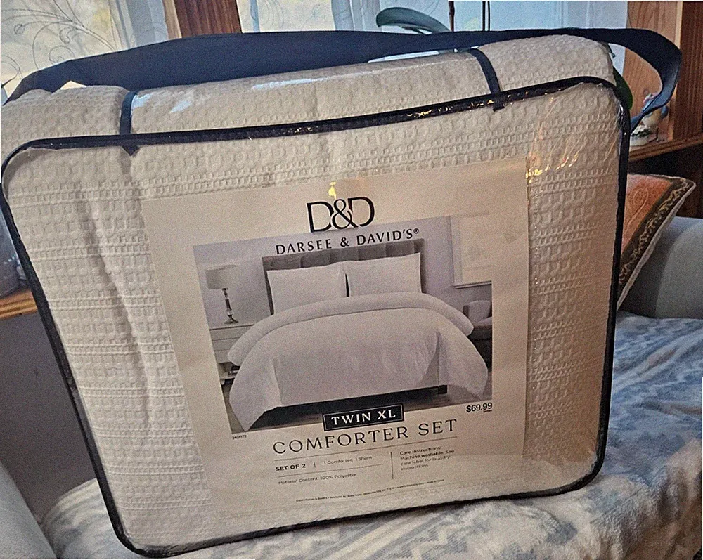 twin XL comforter &sham set/new in original package/white